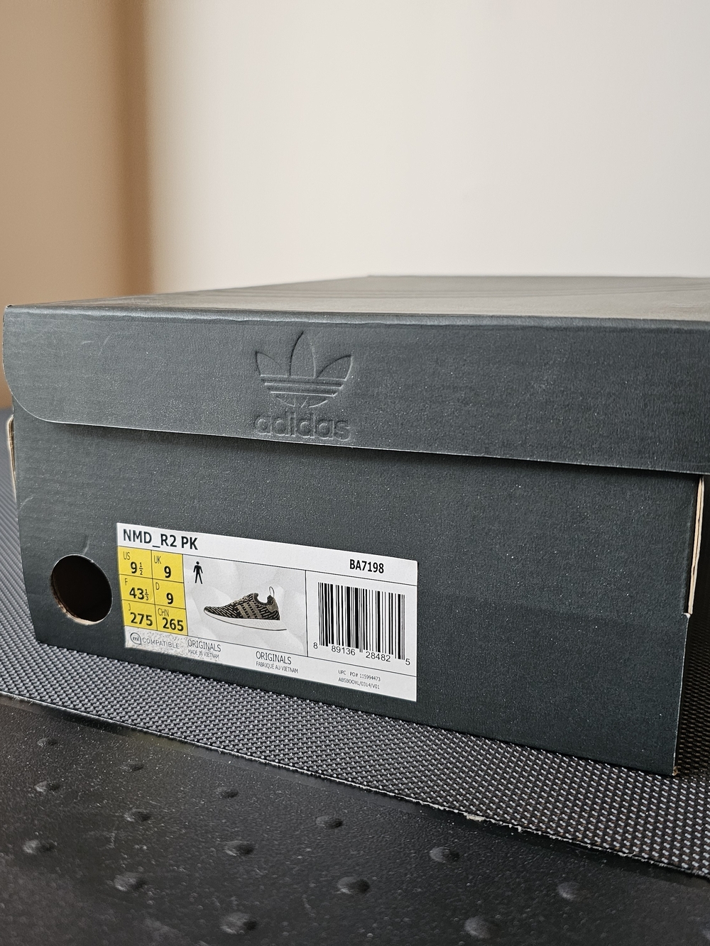 Adidas NMD R2 Primeknit - Picture 9 of 9
